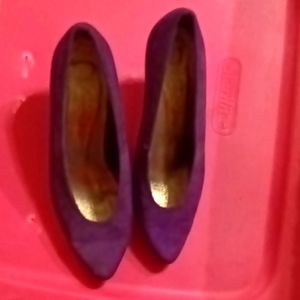 Purple velvet pumps